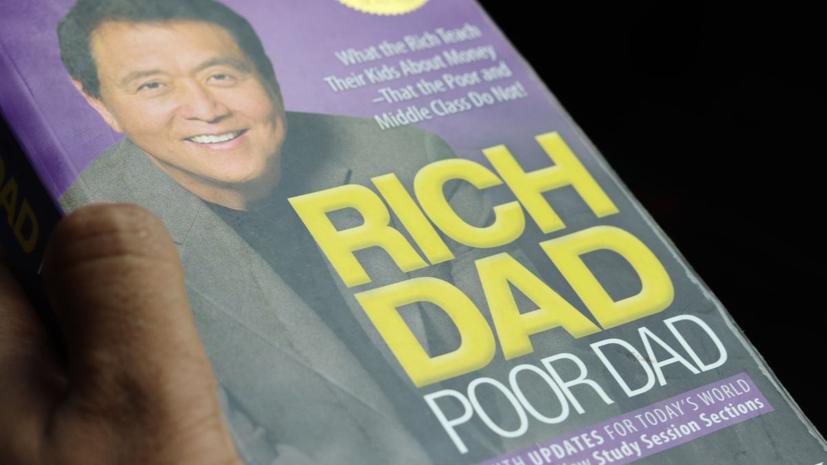 Autor knihy Bohatý táta, chudý táta dluží přes miliardu dolarů